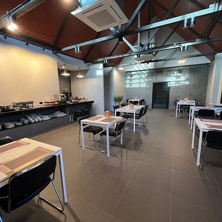 The Hub Suratthanl Surat Thani Exterior foto