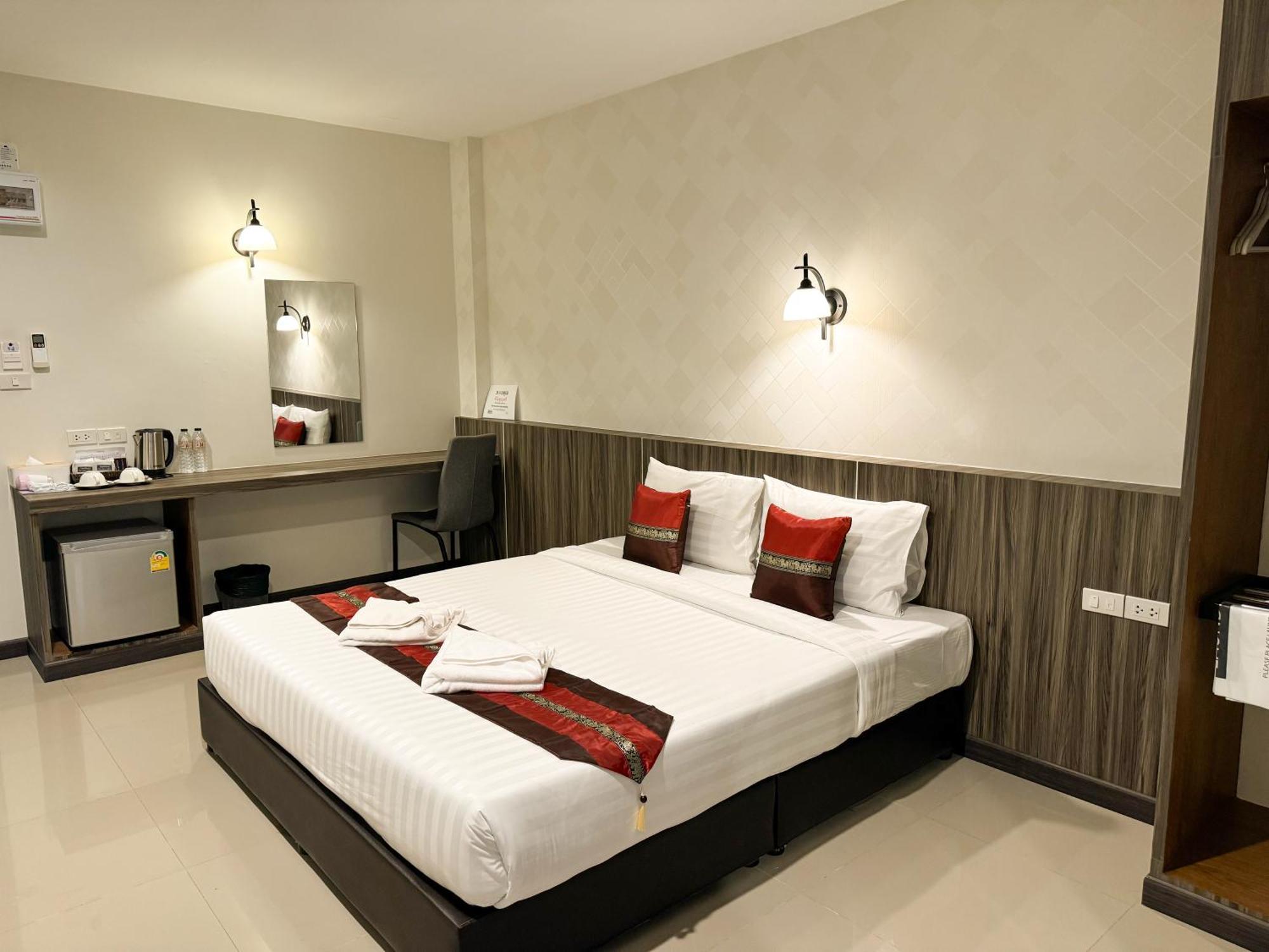 The Hub Suratthanl Surat Thani Exterior foto